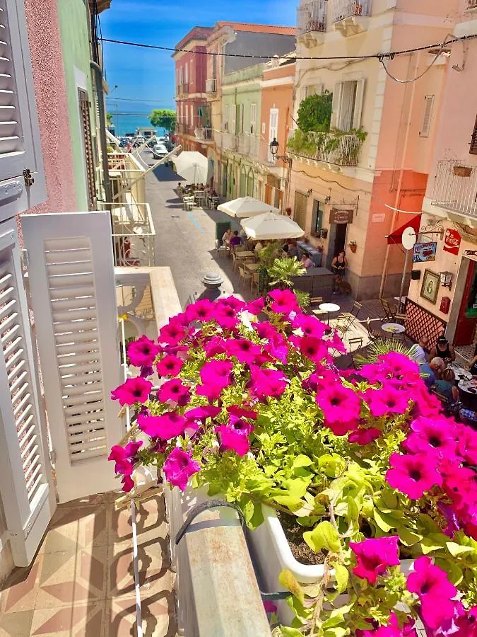 Valu Bed and Breakfast Carloforte  Bed & Breakfast Carloforte (Isola di San Pietro)